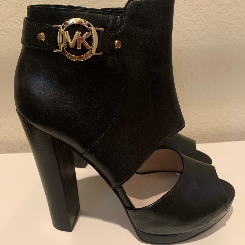 Michael Kors Wyatt Open Toe Sandals